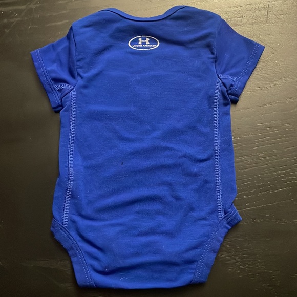 Under armour onesie size 0-3M - Picture 2 of 3